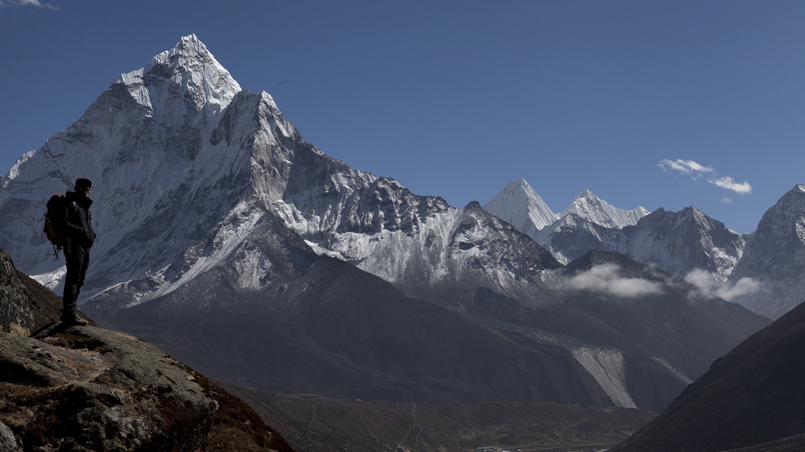 Enjoy a Climb to Mount Everest Using Just VR Technology