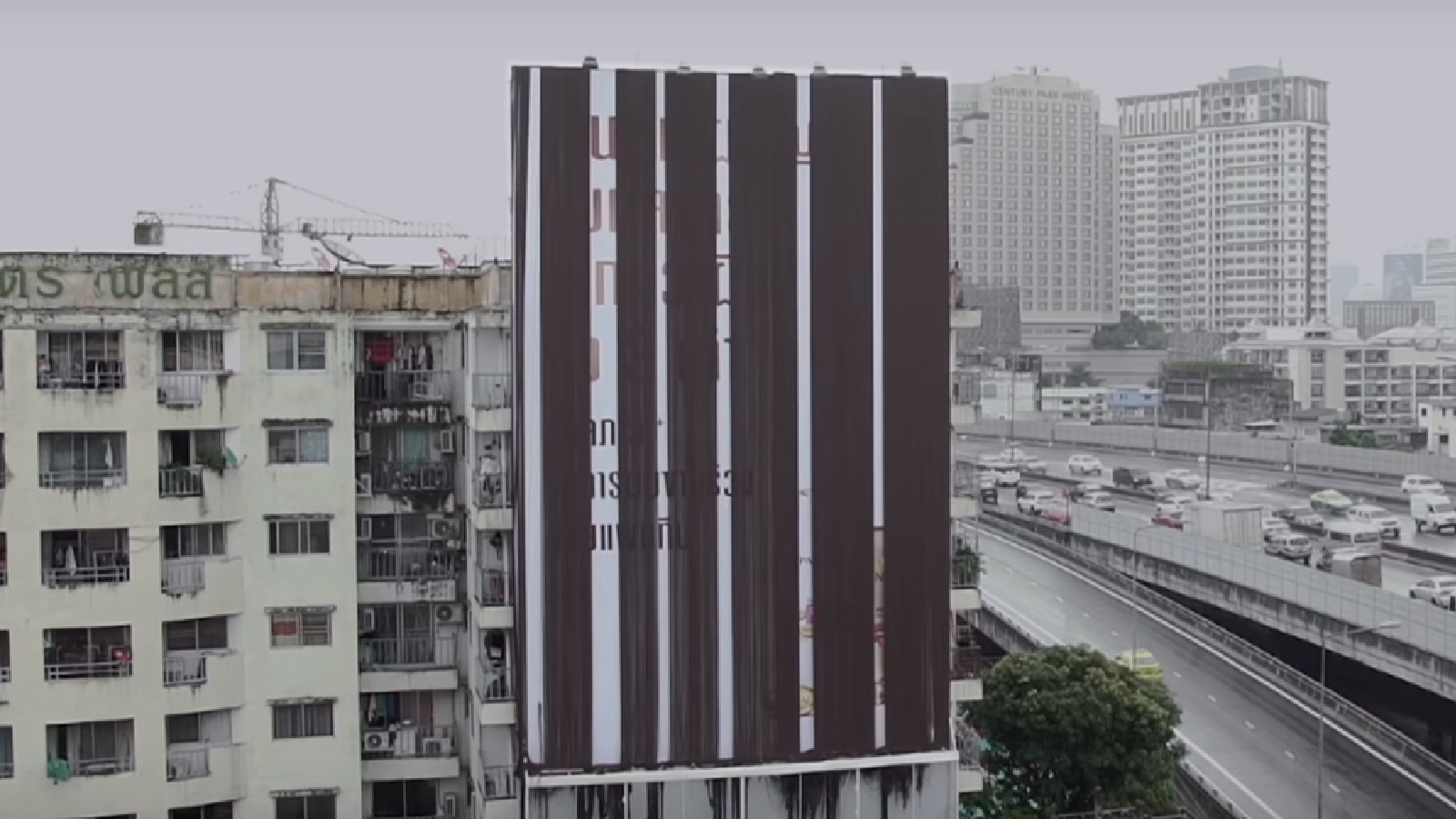 Hairy Billboard Mimics Baldness When Air Pollution Is Too High