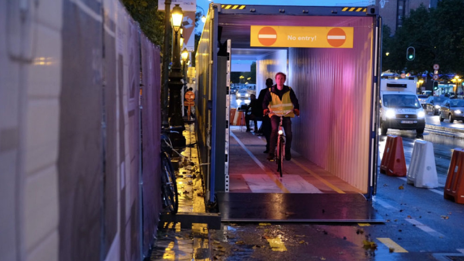 Innovative Tunnel Teaches Cyclists the Importance of Bike Lights