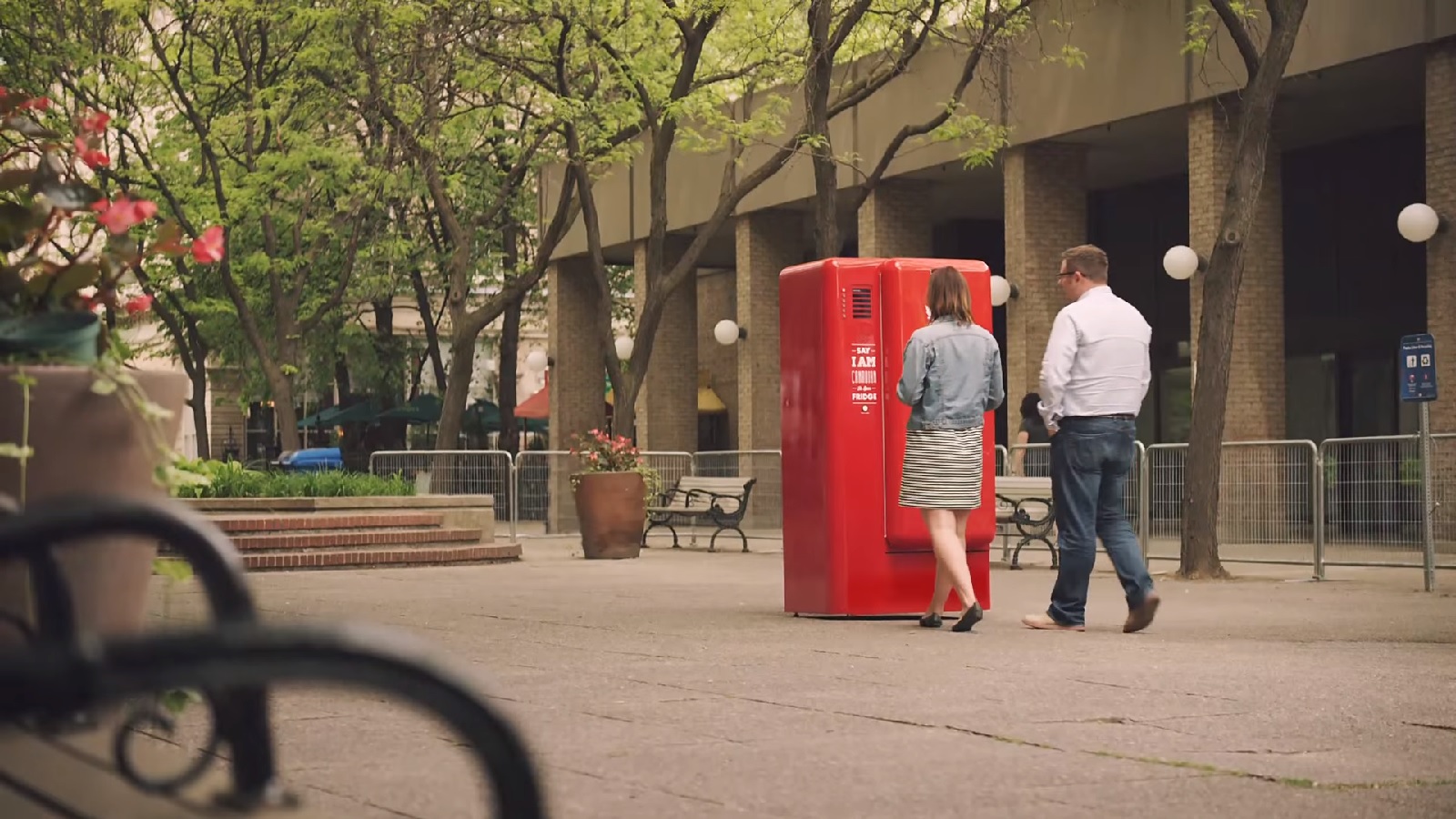 #TBT: Red Fridge Travels the World to Highlight Canada’s Friendly Spirit