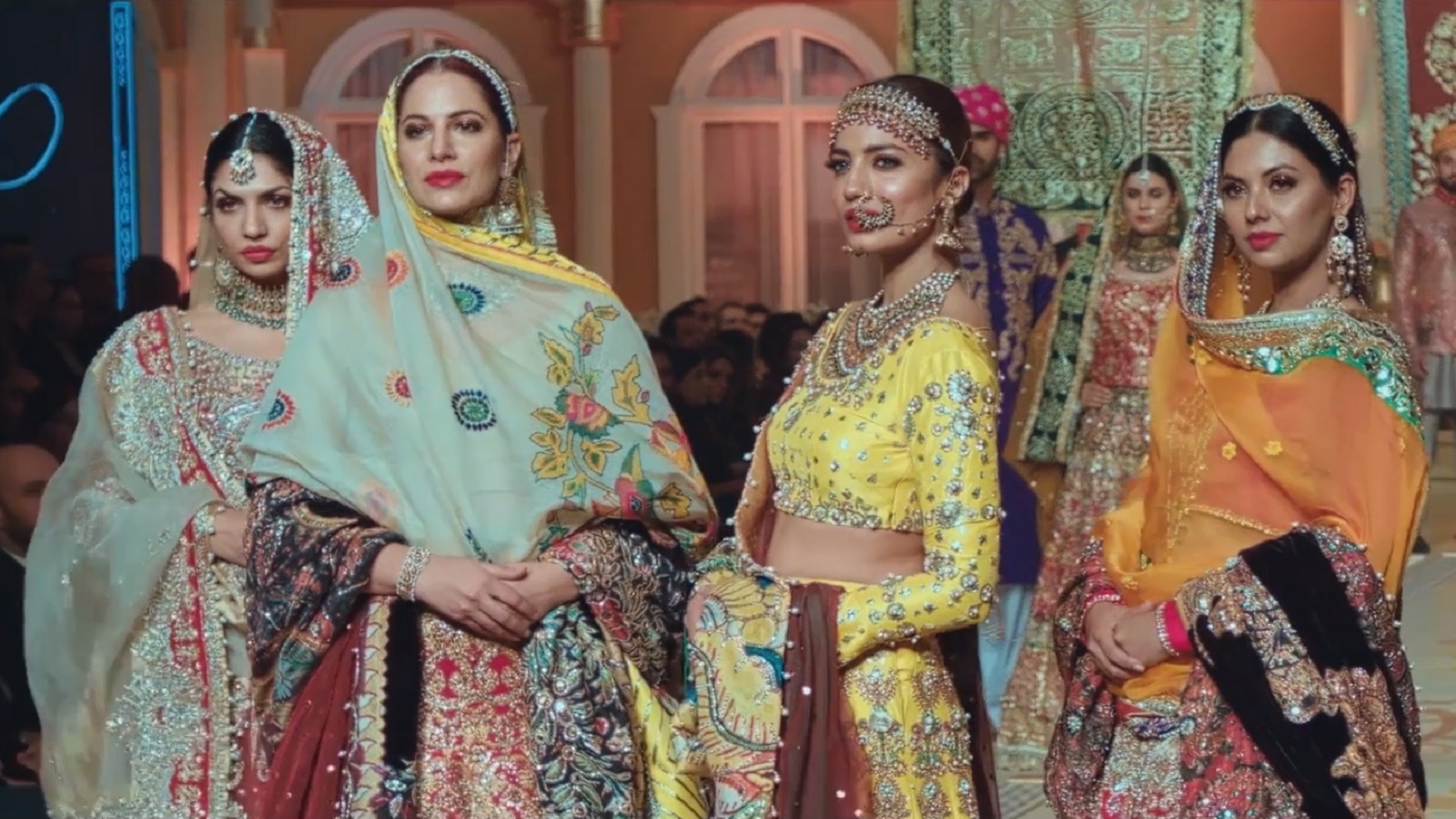 #TBT: Pakistan’s Bridal Couture Show Unveils a Big Surprise