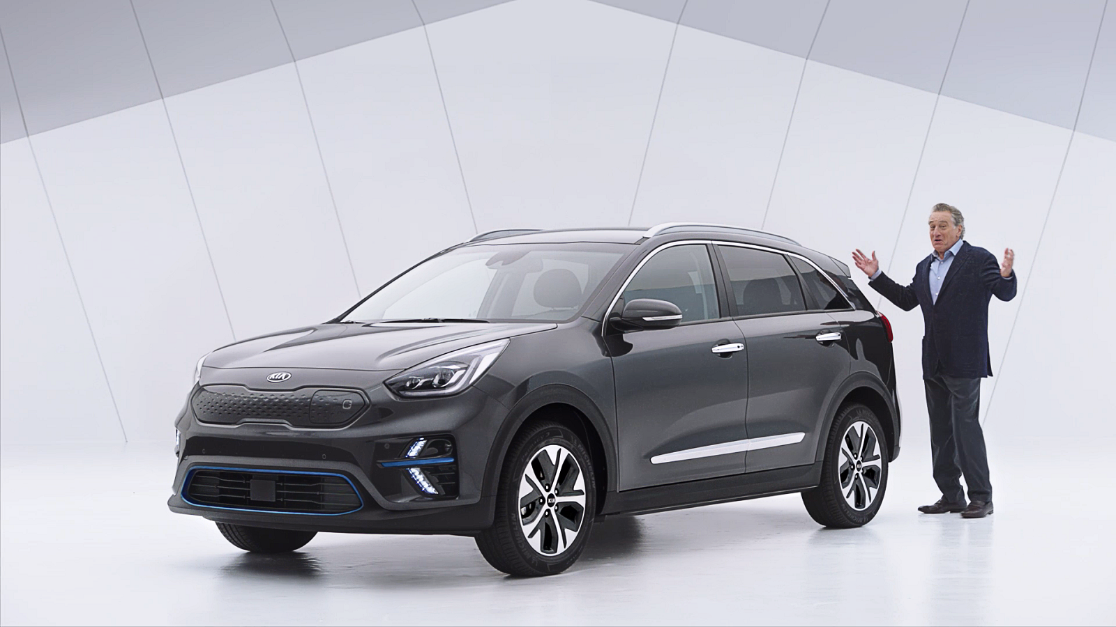 Ampère kleding stof cap Who Better to Promote Kia's New e-Niro then De Niro?